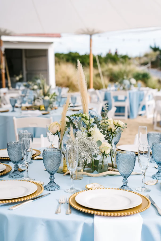 beach wedding, blue goblets, gold chargers